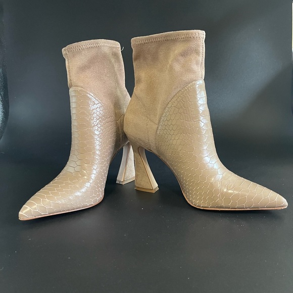Louise et Cie Jadran Nude/Tan Pointed Toe Bootie 7M - Picture 4 of 14